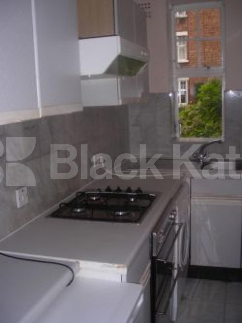 			1 Bedroom, 1 bath, 1 reception Flat			 Belsize Grove, BELSIZE PARK NW3